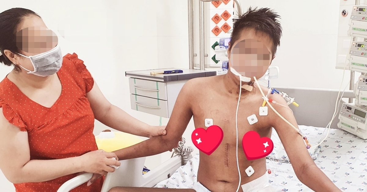 Bé trai viêm tụy hoại tử do ăn nhiều dầu mỡ