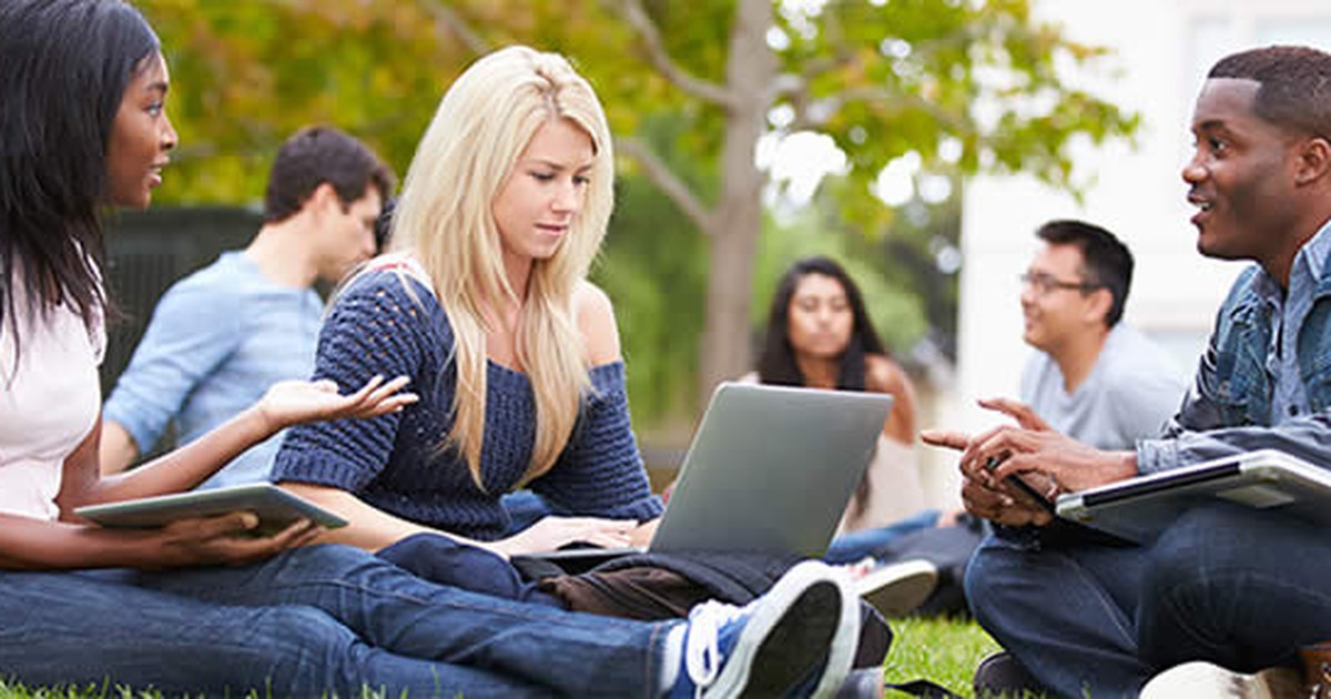 Vì sao con gái ăn nói lưu loát hơn con trai?