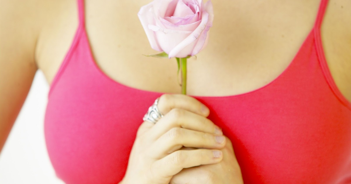 Bất ngờ với 4 dấu hiệu ung thư vú