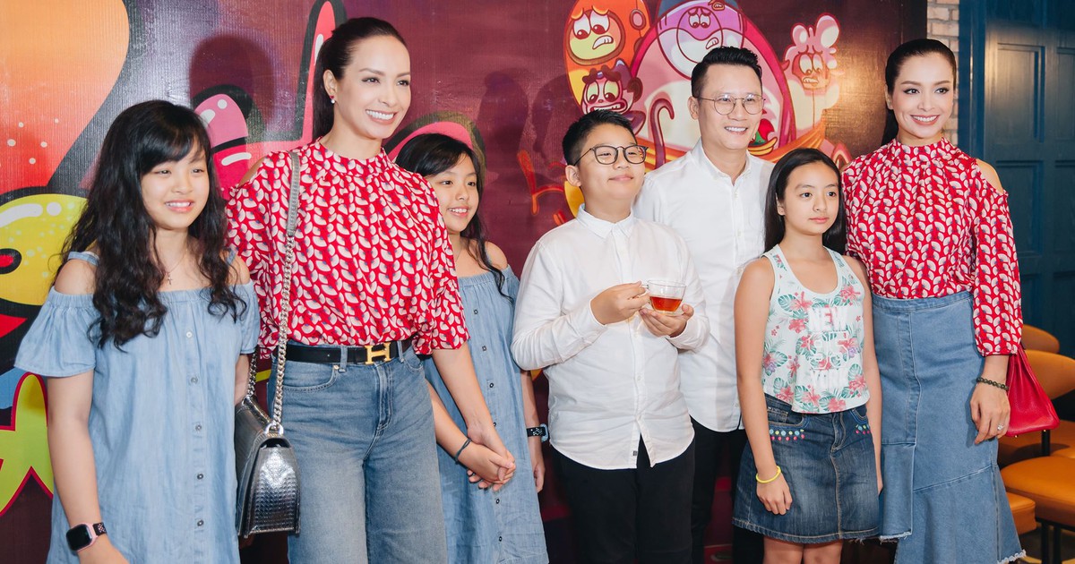 Con trai Tê Giác của ca sĩ Hoàng Bách thích thú với phim hoạt hình Việt