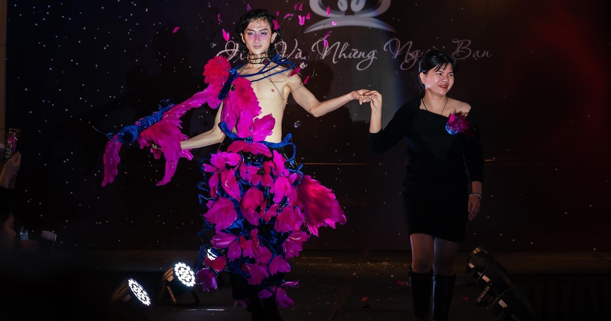 Nhà thiết kế, nghệ nhân Chiến Trần tổ chức show diễn thời trang kết hợp với hoa