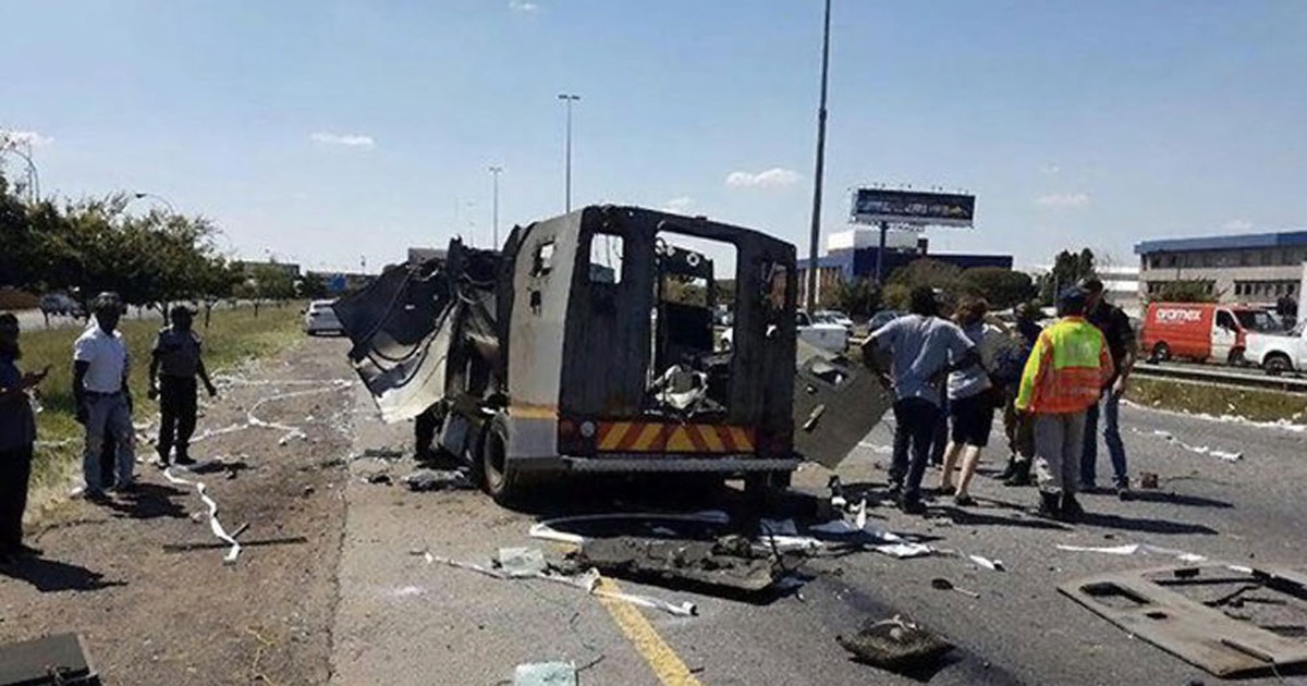 Cướp xe bọc thép chở tiền ở Nam Phi