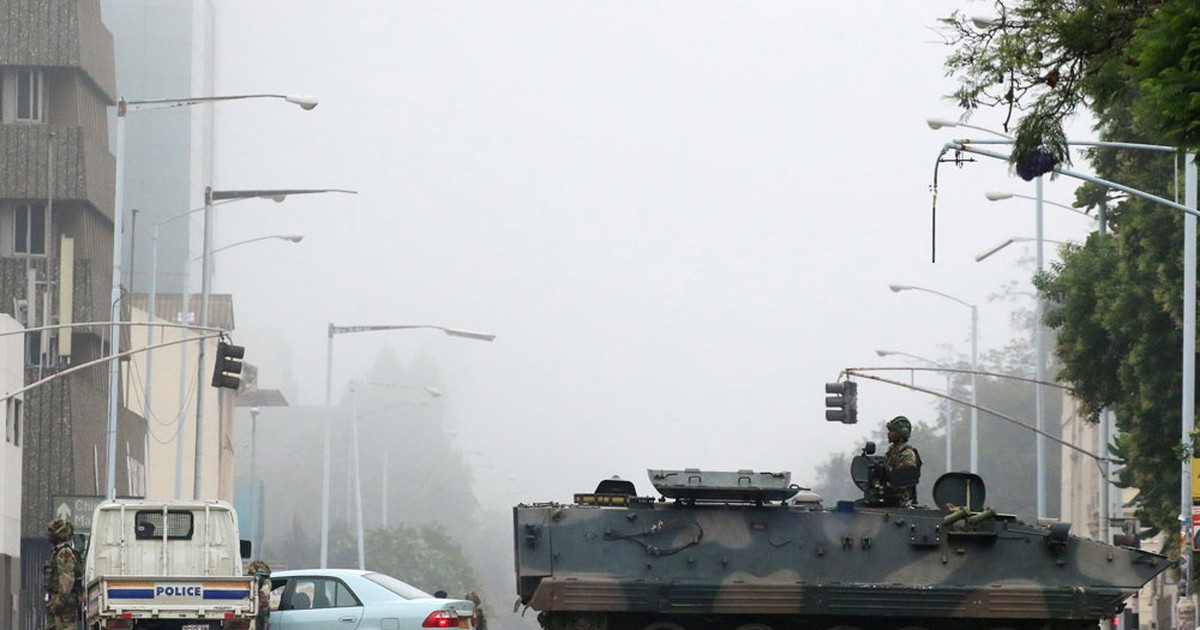 Lãnh đạo đoàn thanh niên dưới trướng ông Mugabe xin lỗi quân đội