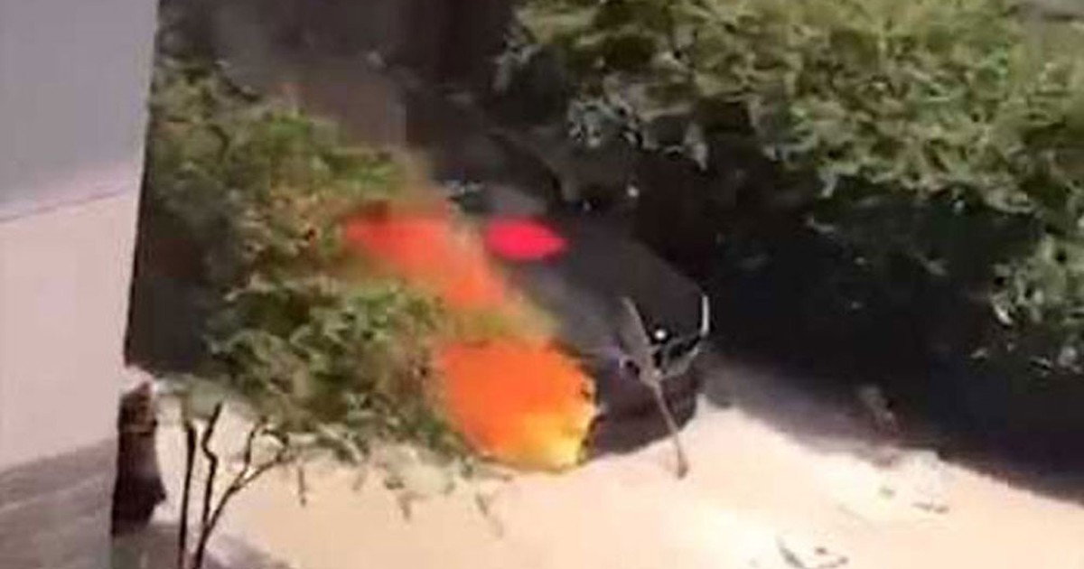 BMW mới mua cháy trụi trong lễ cúng