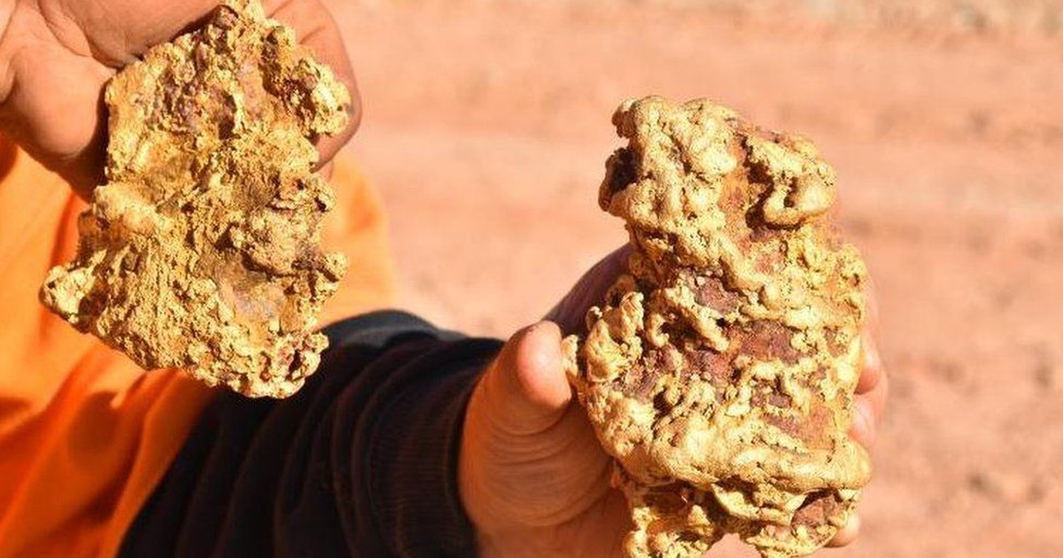 Phát tài nhờ đào được 2 khối vàng ở Úc