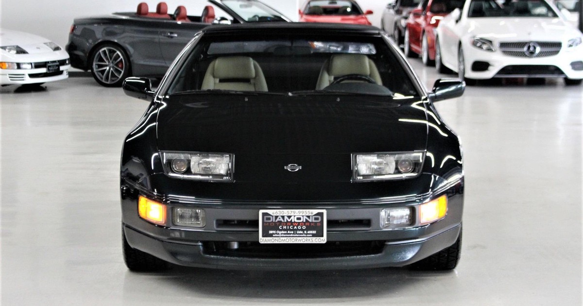'Xe cọp' Nissan 300ZX mui trần bị bỏ quên 25 năm