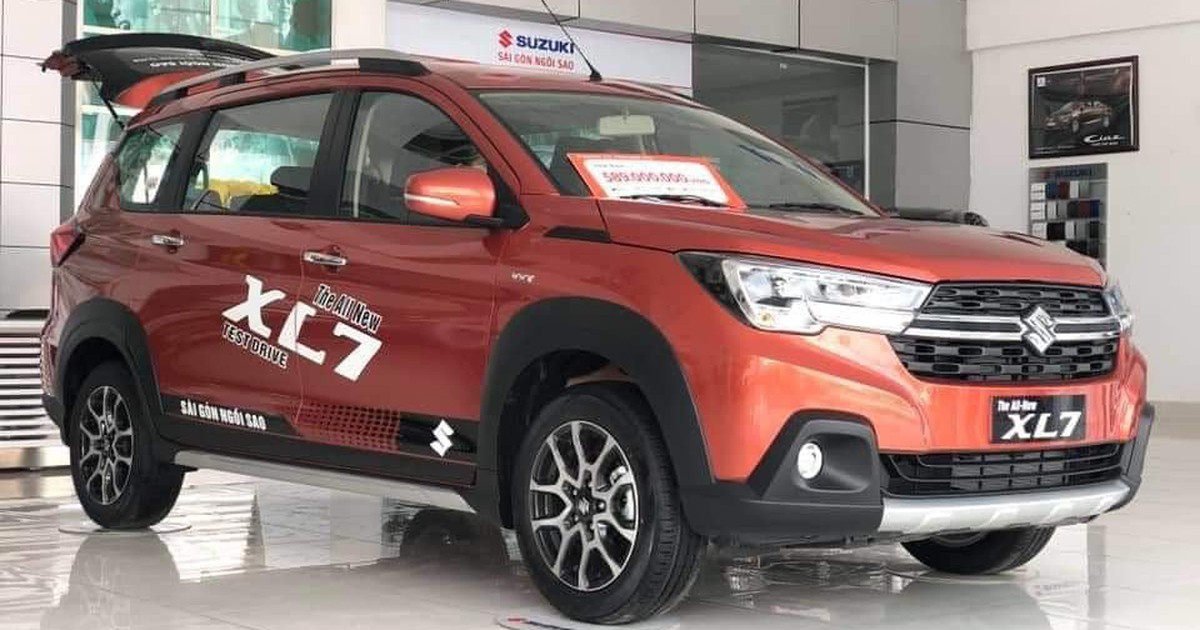 Cận cảnh Suzuki XL7 giá rẻ hơn Mitsubishi Xpander