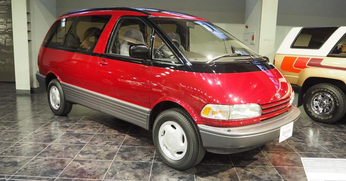 Ngắm Toyota Previa 1993 trông như xe mới chưa lăn bánh
