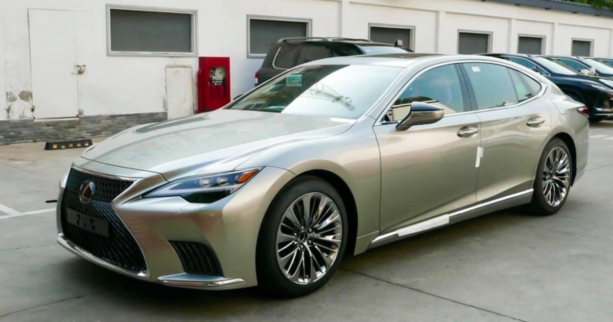 Lexus LS 2021 giá cao gấp đôi Mercedes S450L tại Việt Nam có gì?