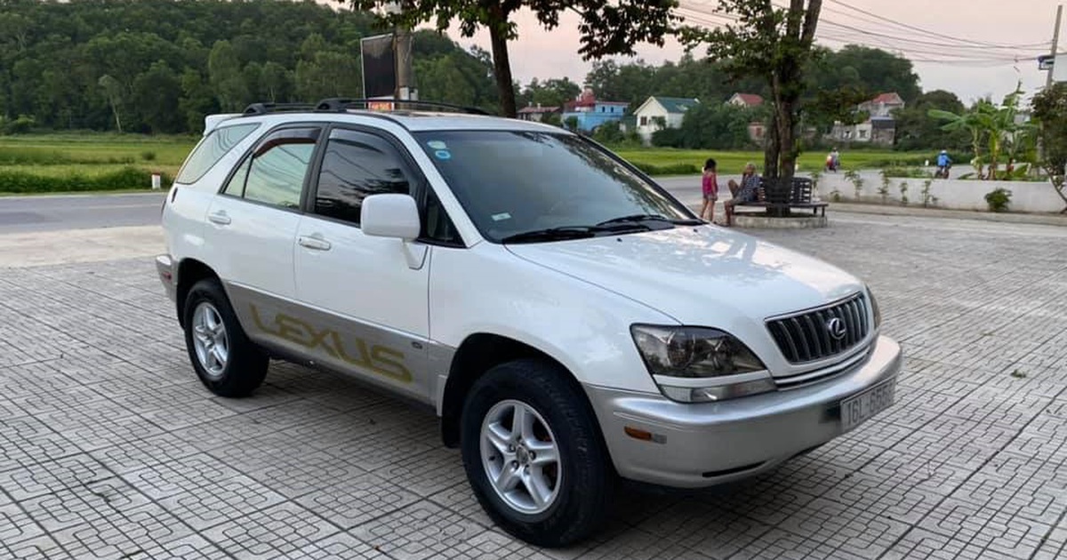 Lexus RX300 đời đầu vẫn lăn bánh tại Việt Nam