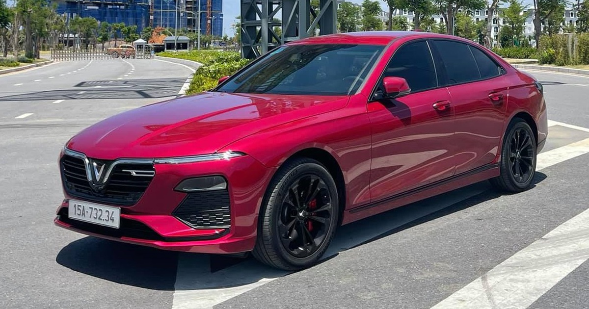 Doanh số VinFast Lux A2.0 gấp 3 lần Toyota Camry