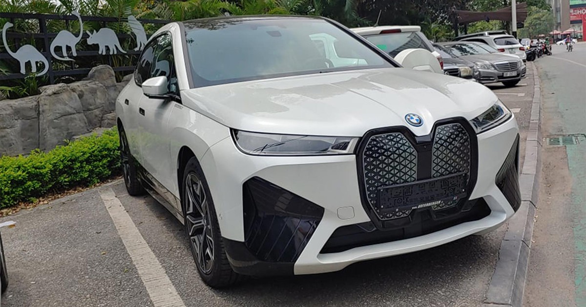 Ô tô điện BMW iX iDrive40 đầu tiên về Việt Nam