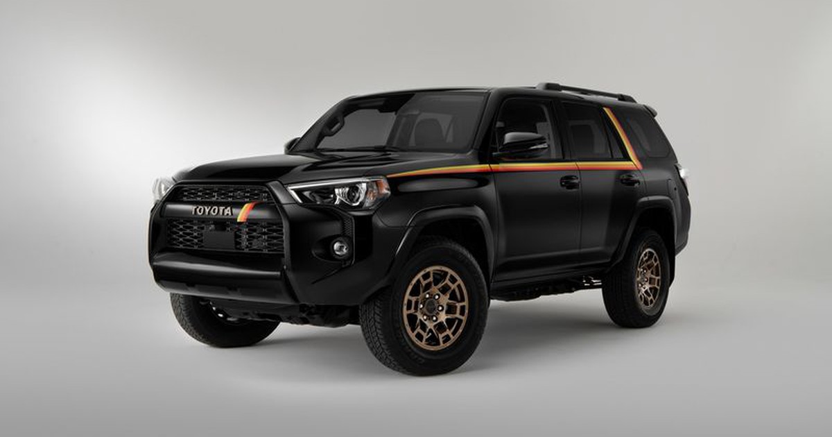 Toyota 4Runner 2023 bản đặc biệt trang trí bộ tem 'tức mắt'
