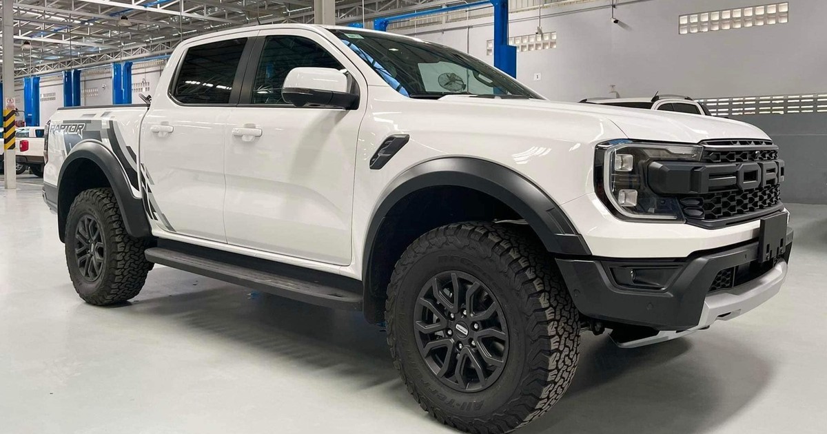 Soi thực tế Ford Ranger Raptor 2022 được người dùng Việt Nam chờ đợi