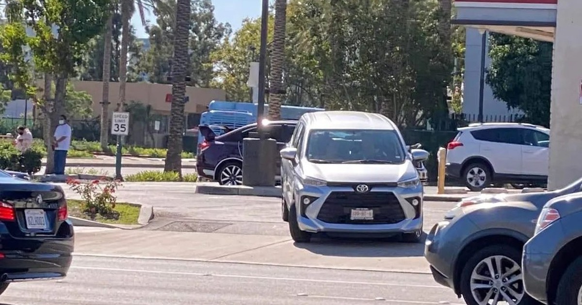 Toyota Avanza 2022 gây xôn xao khi lăn bánh trên đường phố Mỹ