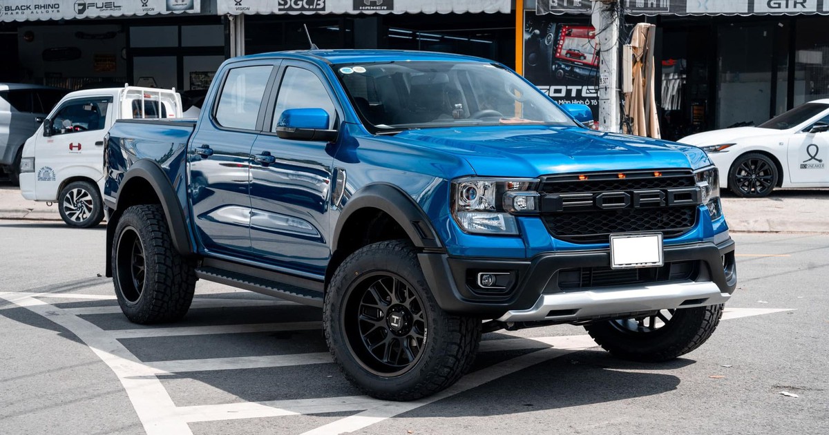 Người Việt độ xe Ford Ranger 2023 hầm hố như biến thể Raptor