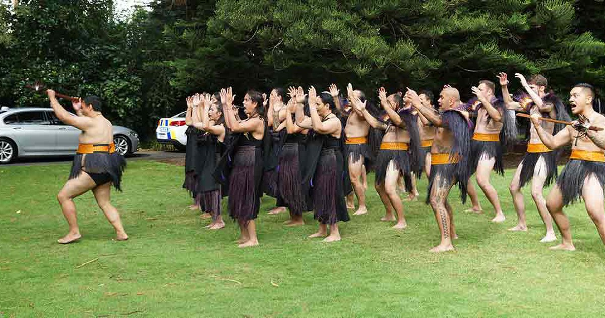 Thổ dân Maori trình diễn múa dao truyền thống đón Thủ tướng Nguyễn Xuân Phúc