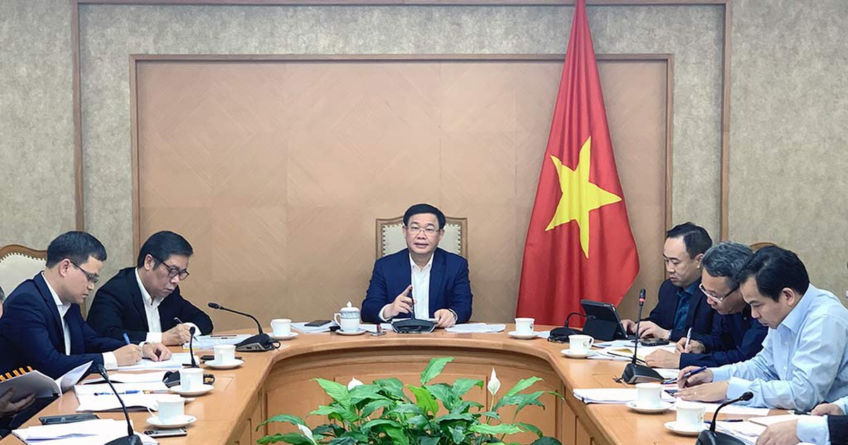 Chính phủ bàn cách 'quản' vay tiền trực tuyến không qua ngân hàng