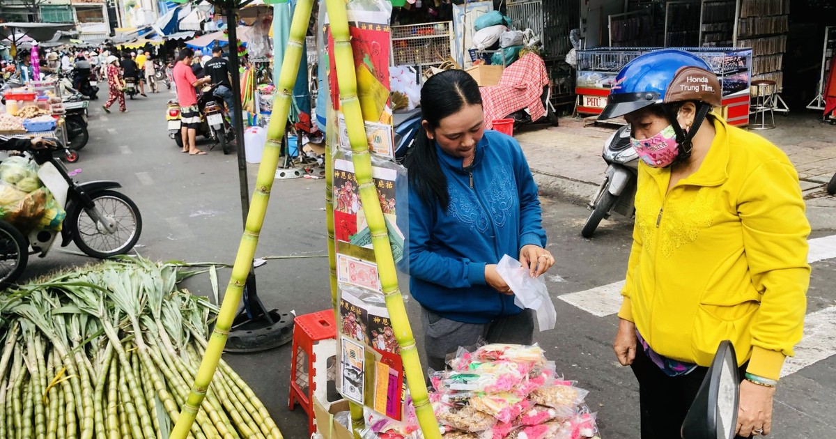 Thị trường vật phẩm cúng tiễn ông Táo đa dạng, giá mềm