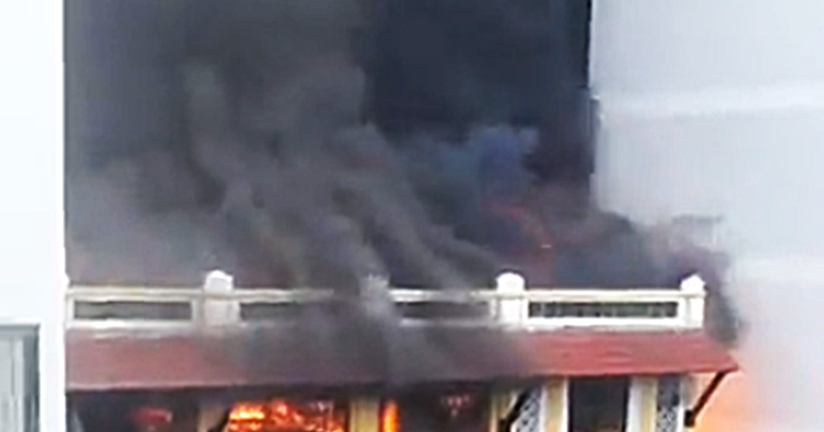 Nhà hàng Việt Hoa bốc cháy dữ dội giữa trung tâm TP.Nha Trang