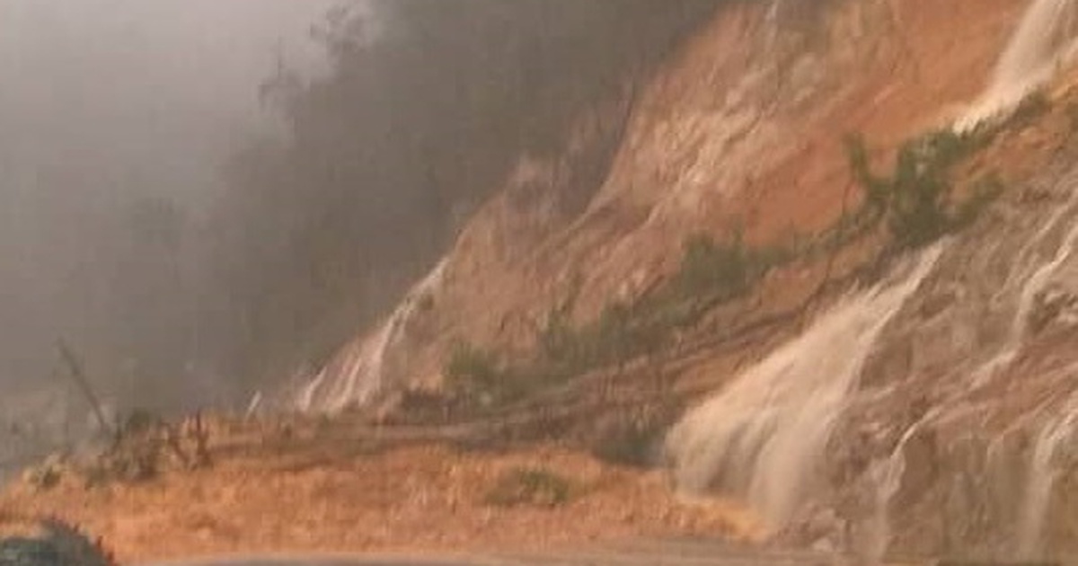 Đường Nha Trang - Đà Lạt sạt lở nghiêm trọng, giao thông tê liệt