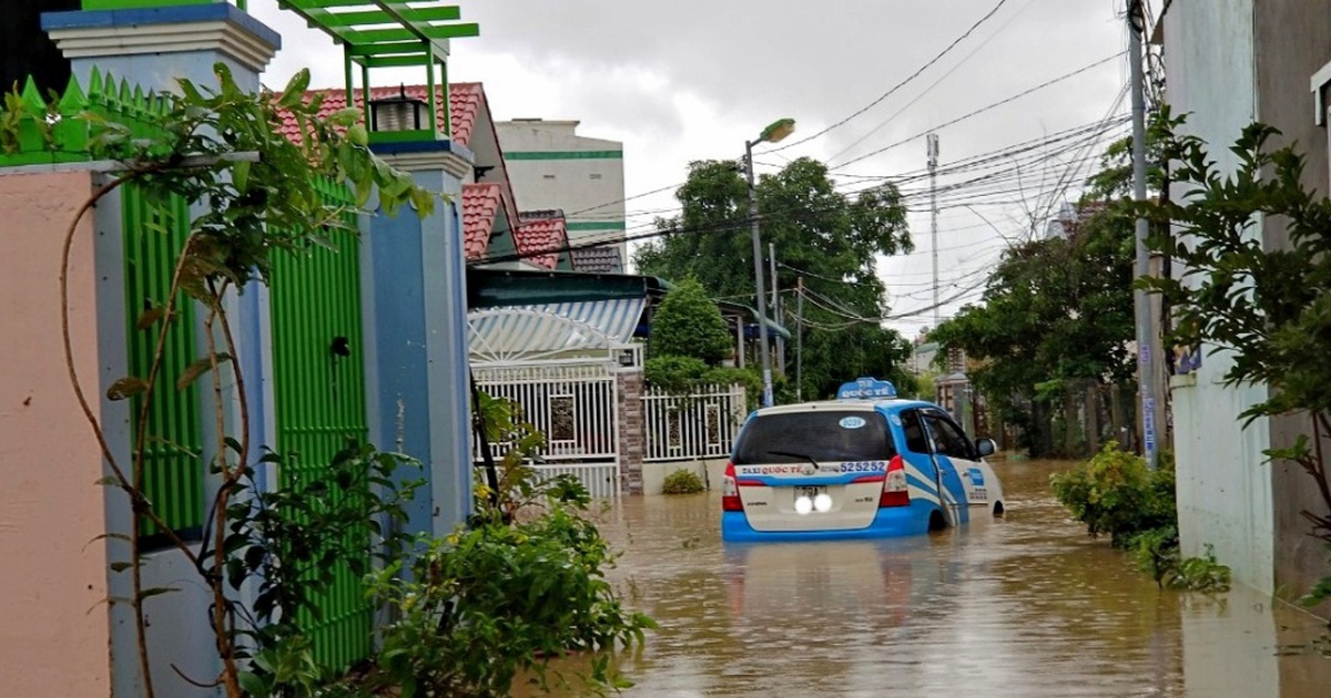 Sáng 30.11, nhiều vùng ngoại ô Nha Trang ngập nặng