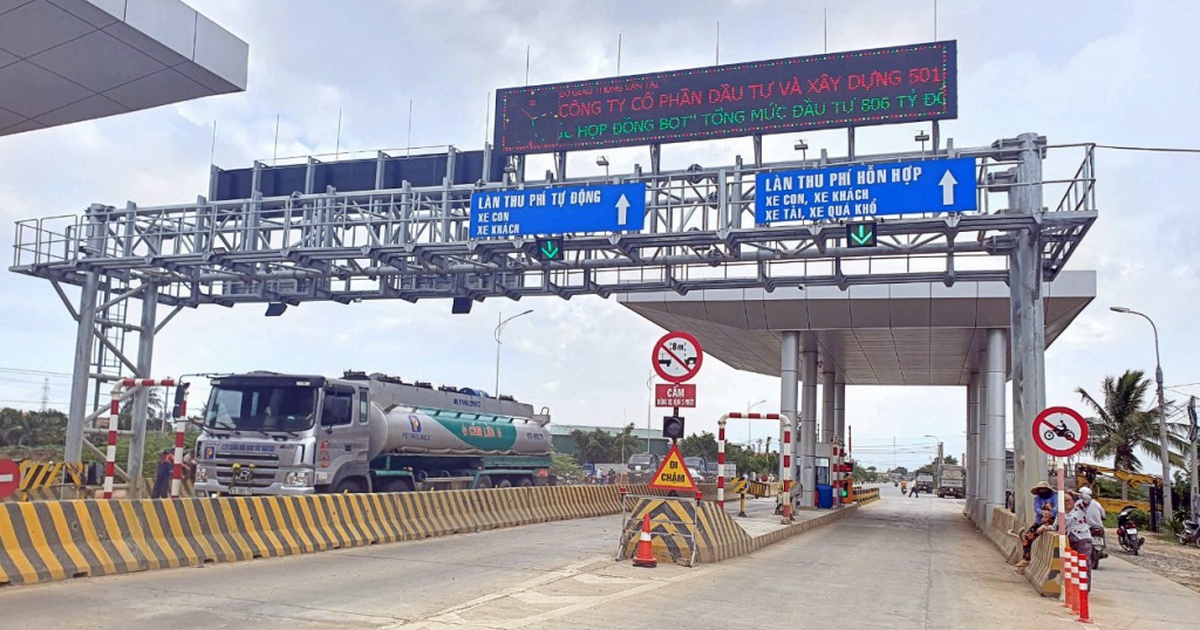 Phạt tài xế chạy ô tô ngược chiều tại BOT Ninh Xuân