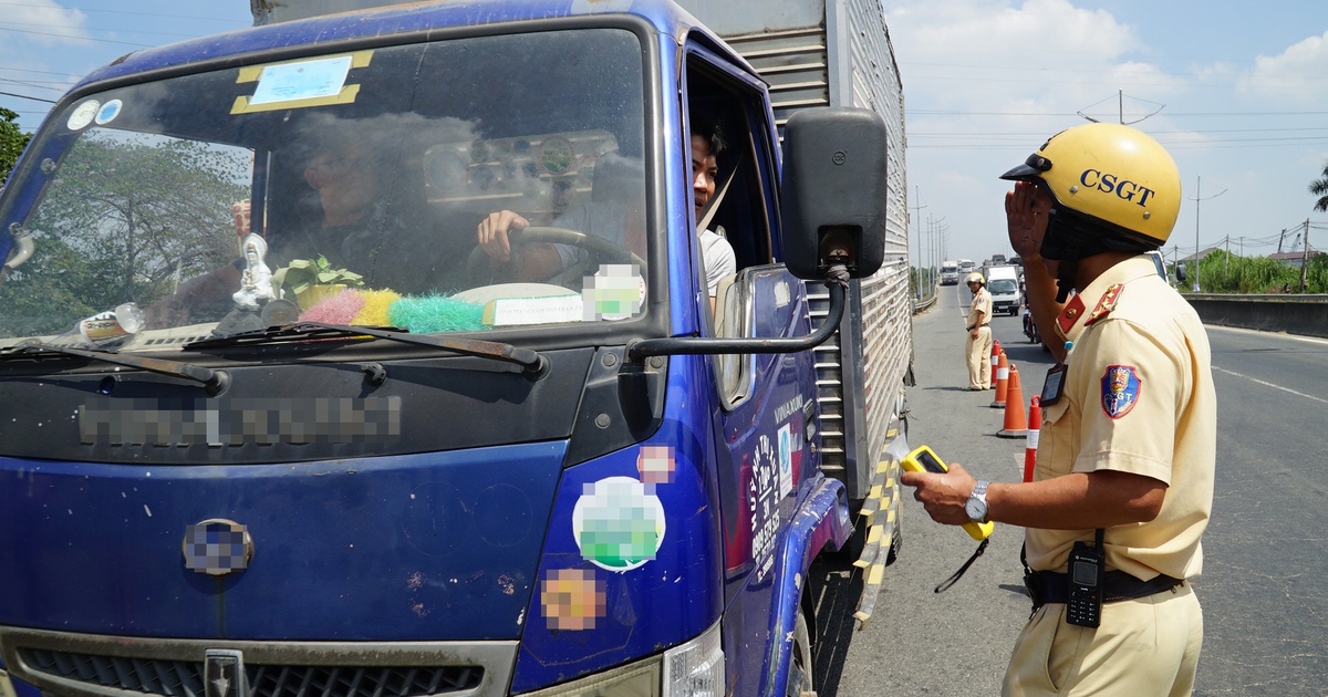 TP.HCM: Phạt nghiêm người ngồi trên ô tô không thắt dây an toàn từ 17.3