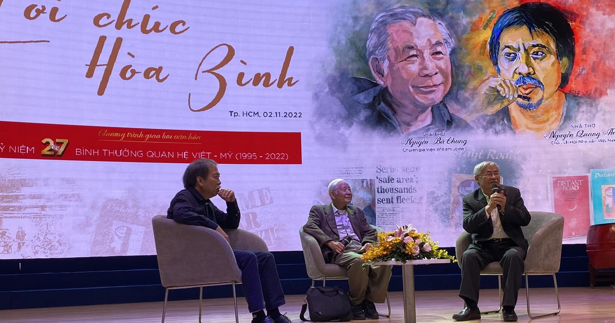 Chủ tịch Hội Nguyễn Quang Thiều và nhà thơ Nguyễn Duy giao lưu ‘Lời chúc hòa bình’