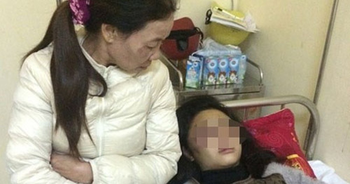 Kỷ luật 4 nữ sinh đưa bạn vào khách sạn đánh hội đồng