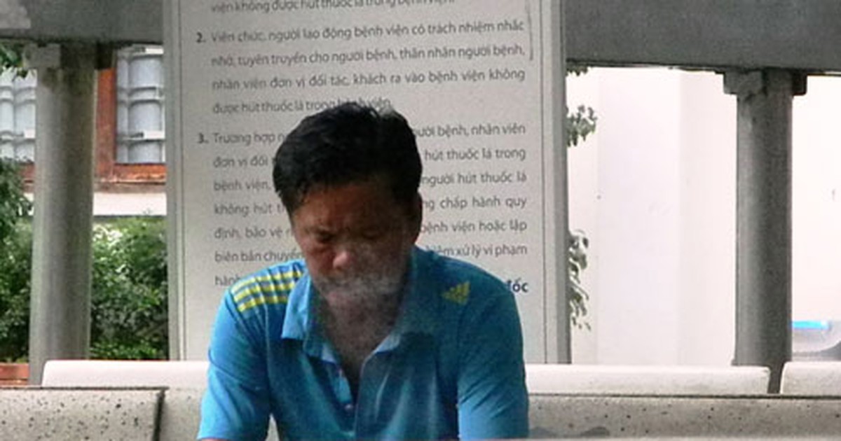 Cấm hút thuốc ở đám cưới, đám ma khó khả thi