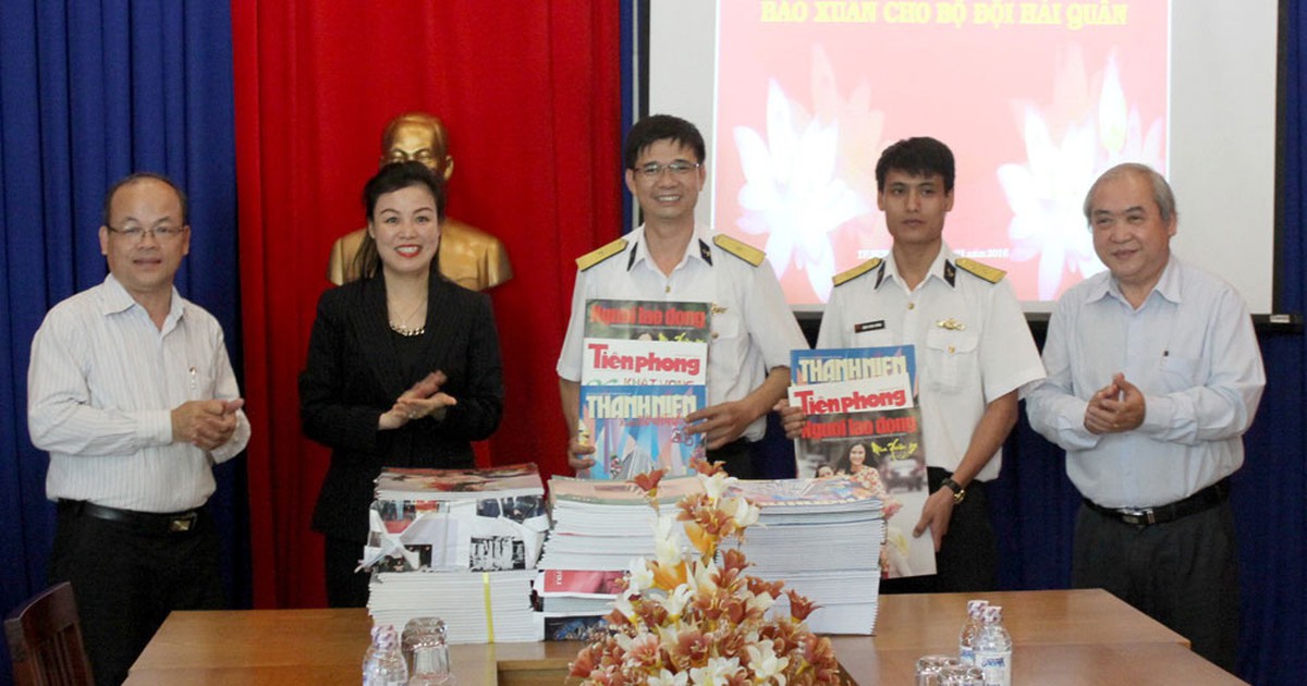 Mang báo xuân đến biên giới, hải đảo