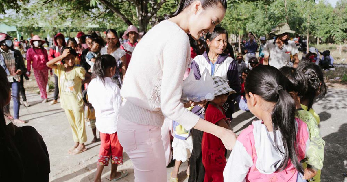 Lan Khuê mang tết đến với 1.000 gia đình nghèo Ninh Thuận