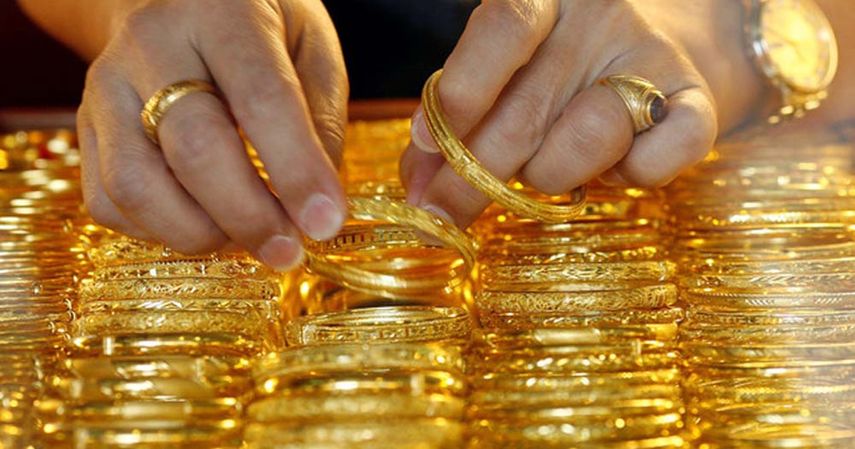 Giá vàng trong nước và thế giới ngược chiều