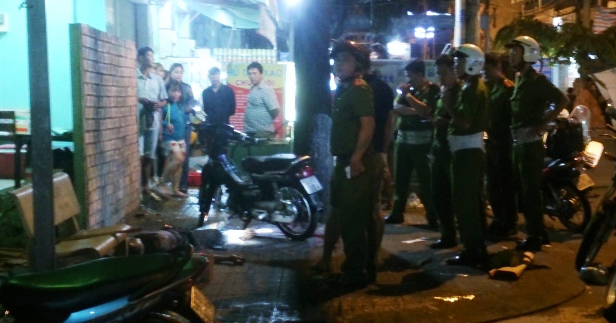 Hỗn chiến sau tiếng nẹt pô, nhiều người thương tích