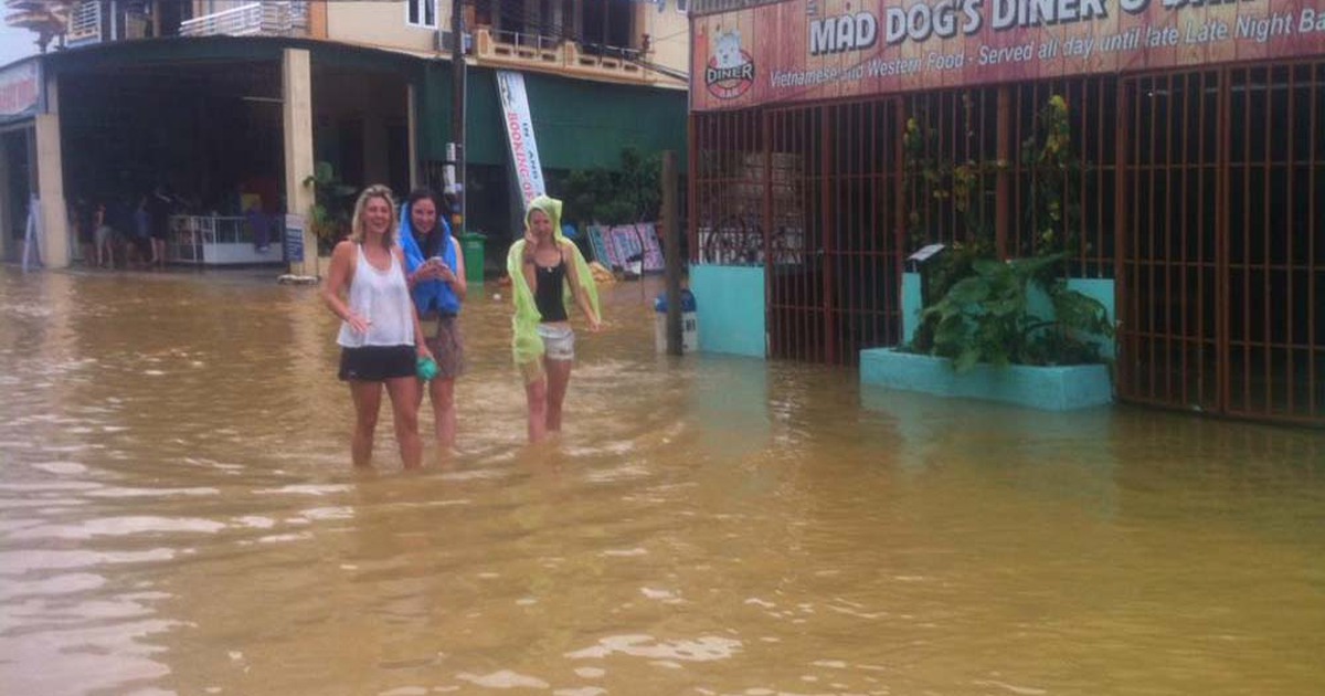 Người dân Quảng Bình, Hà Tĩnh lại tiếp tục chạy lũ