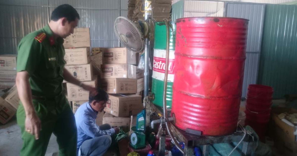 Triệt phá cơ sở sản xuất dầu nhớt giả quy mô lớn