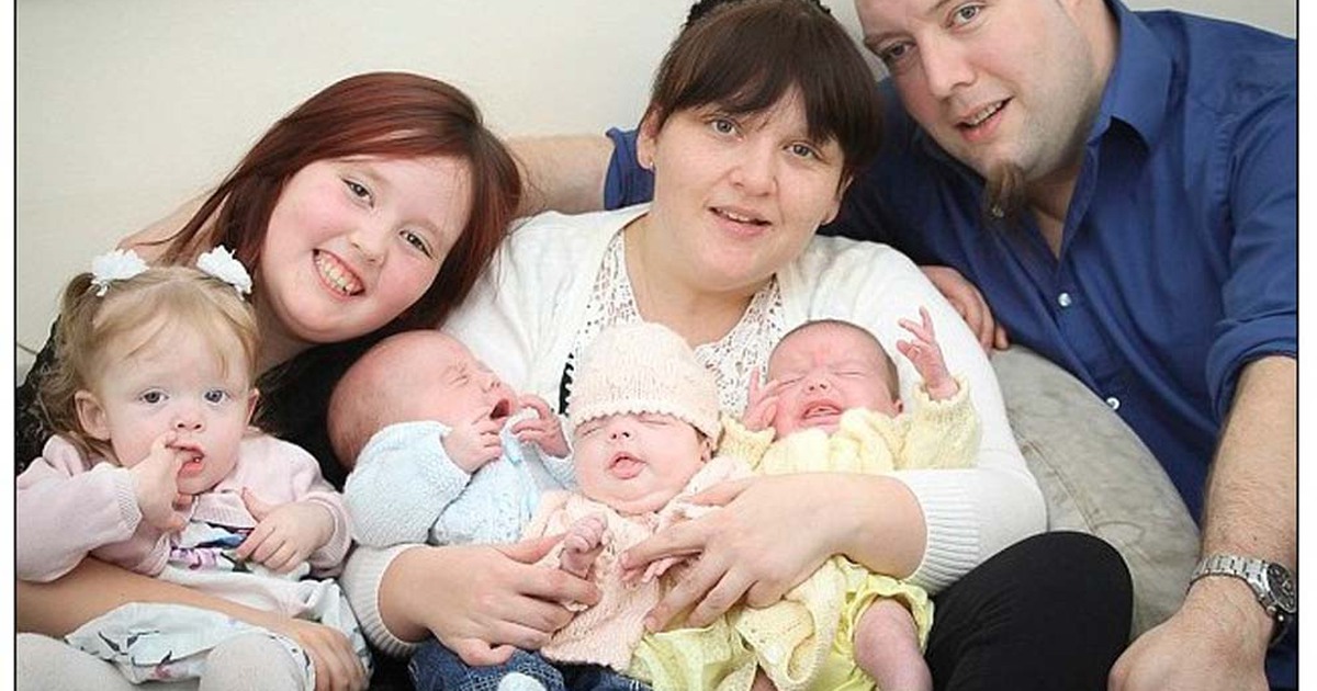 Bà mẹ sinh 4 người con chỉ trong vòng 11 tháng