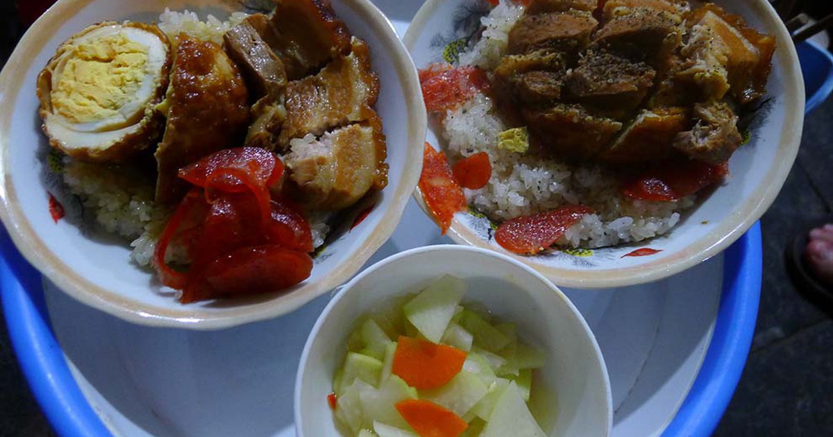 Hàng xôi thịt ngon nhất phố cổ Hà Nội