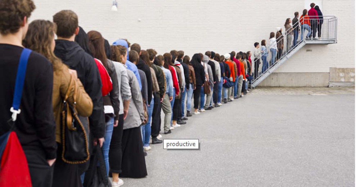 Bạn làm gì trong lúc chờ đợi?