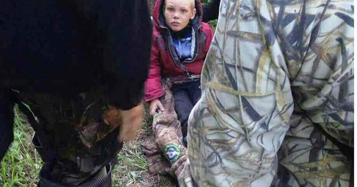 Cậu bé lạc trong rừng 5 ngày, ăn cỏ cầm cự để sống