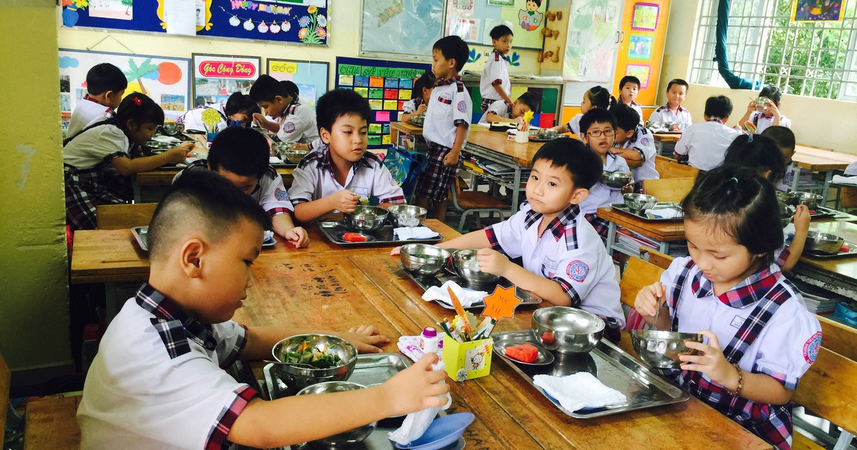 Khó như xin học bán trú cho con