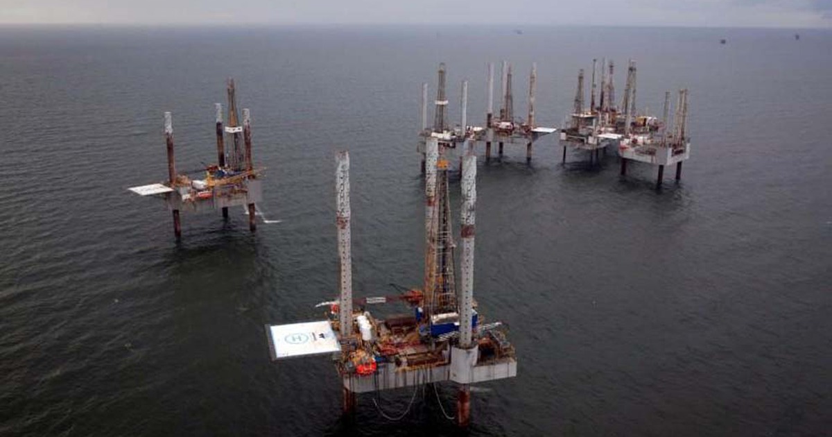 Giá dầu tăng vì OPEC có thể gia hạn cắt giảm sản lượng