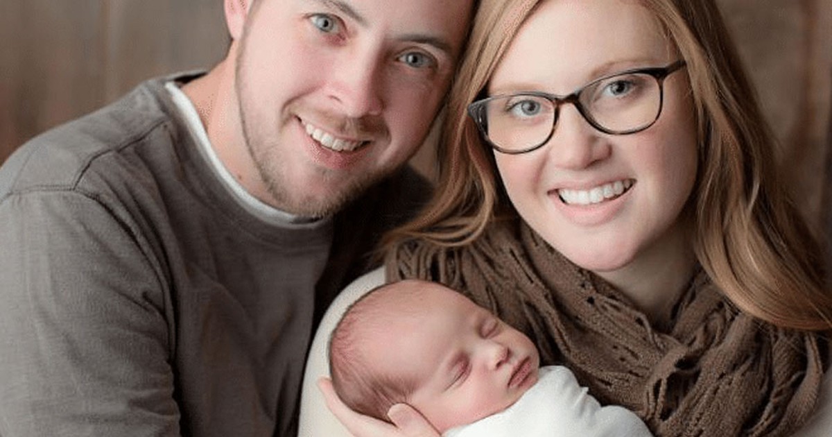 Bé gái chào đời từ phôi đông lạnh 24 năm