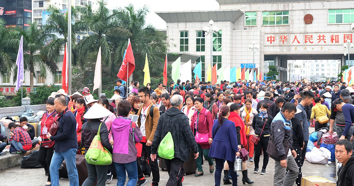 Kiểm soát hành vi tiếp tay người nước ngoài làm du lịch chui