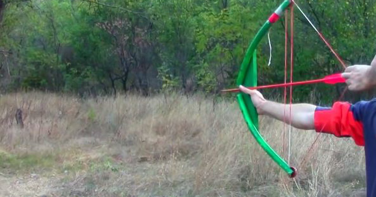 Một người gốc Việt bị tố tấn công bằng cung tên