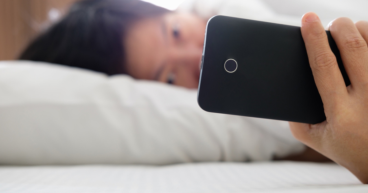 5 tác hại đối với sức khỏe do quá lạm dụng mạng xã hội