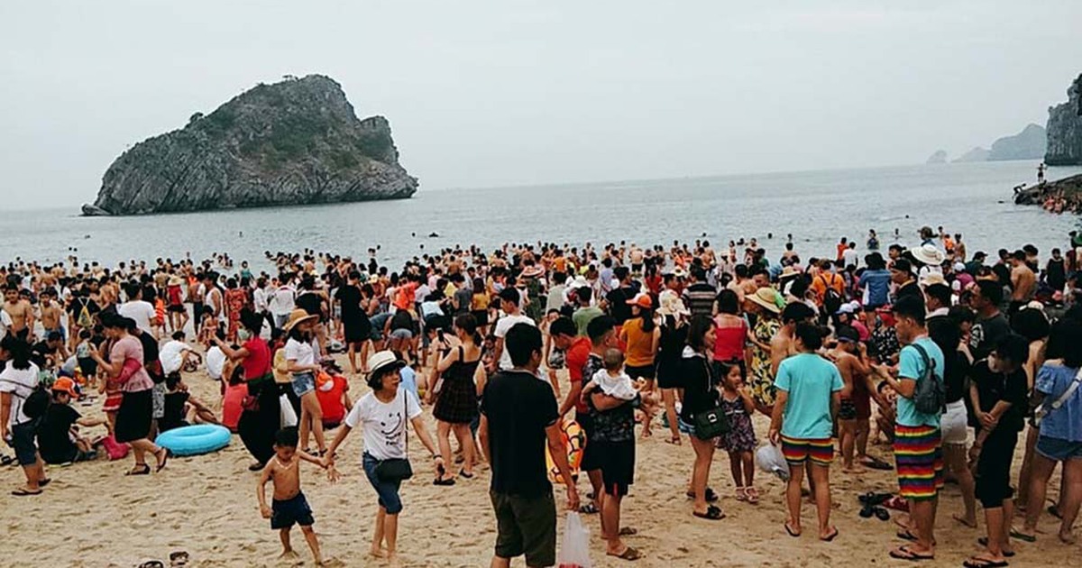 Nhiều điểm du lịch từ Nam ra Bắc quá tải dịp lễ 30.4 và 1.5