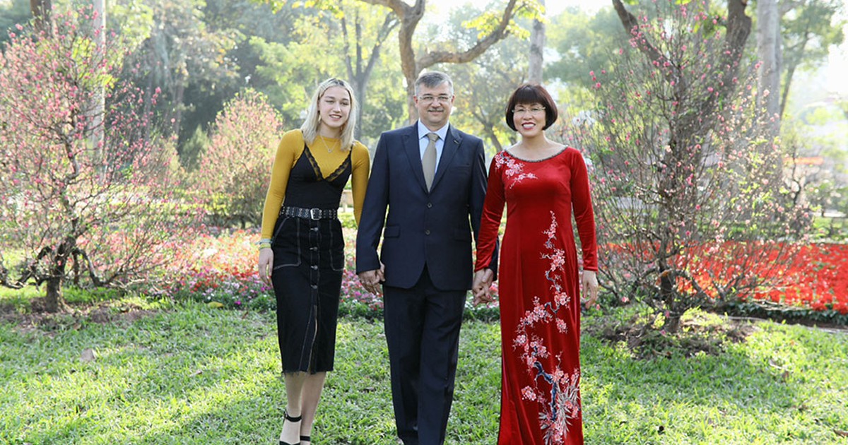 Ngày 8.3, chủ nhân khách sạn lâu đài đẹp nhất Hungary kể chuyện xây tổ ấm