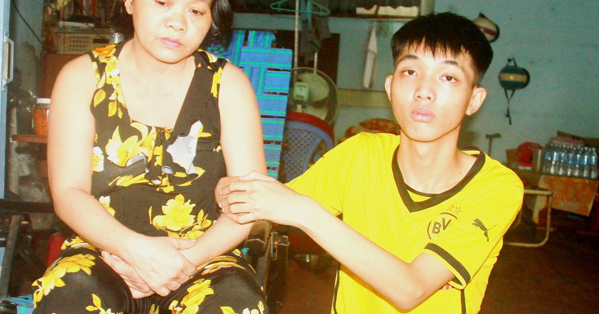 Lá lành đùm lá rách: Mong có phép màu để được đến trường